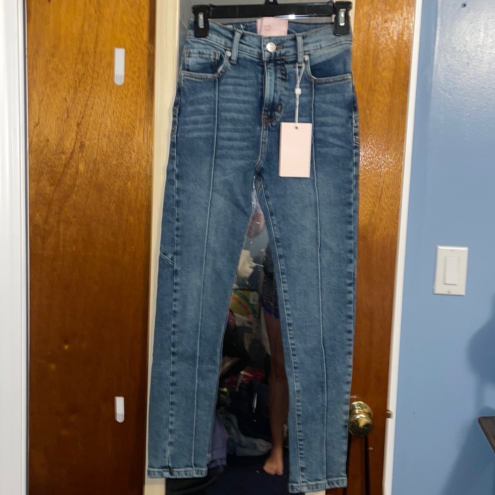 Revice Denim jeans style is “Venus crops” in the color Lightyear Wash